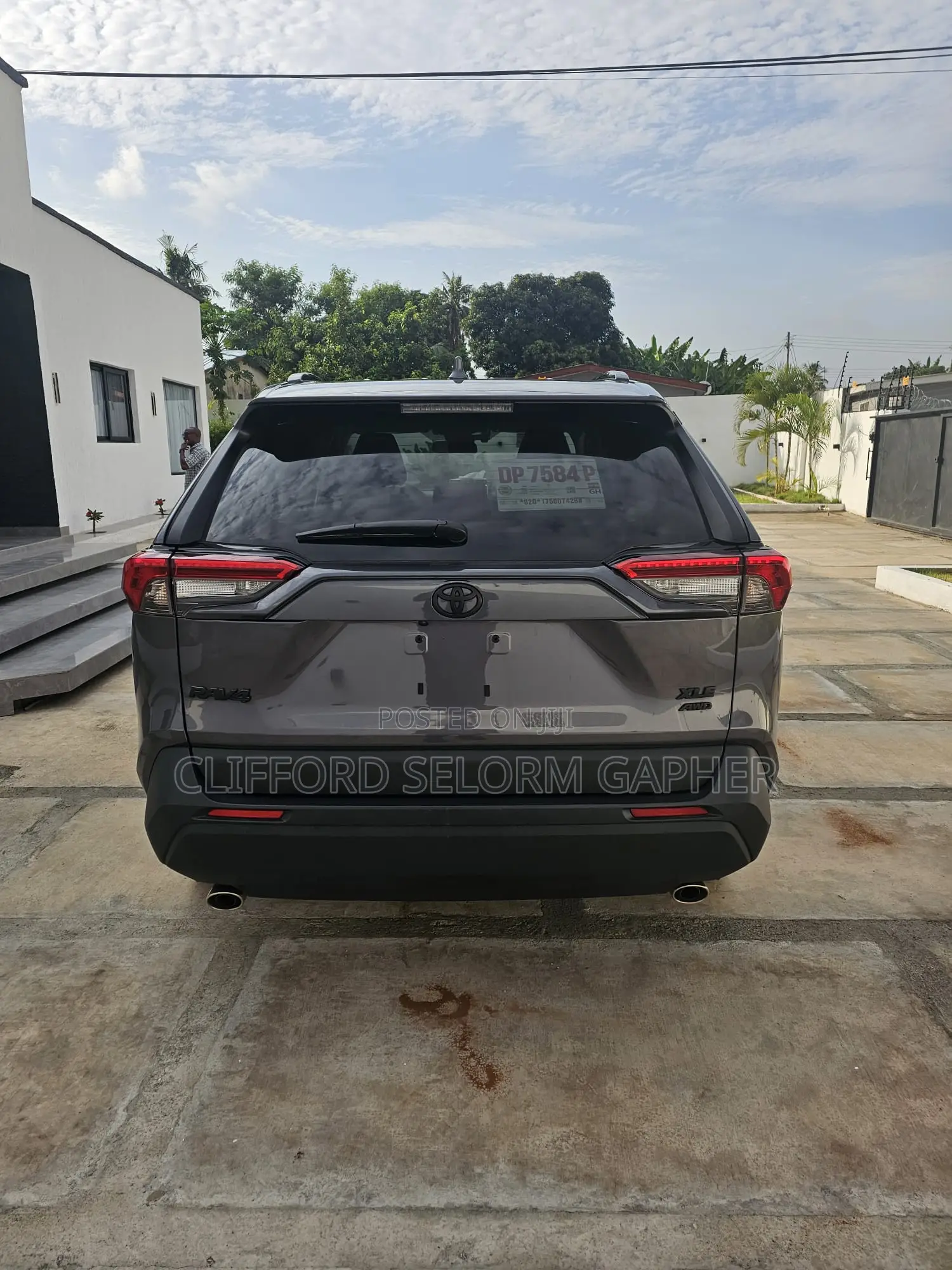 Toyota RAV4 XLE Premium AWD 2024 Gray