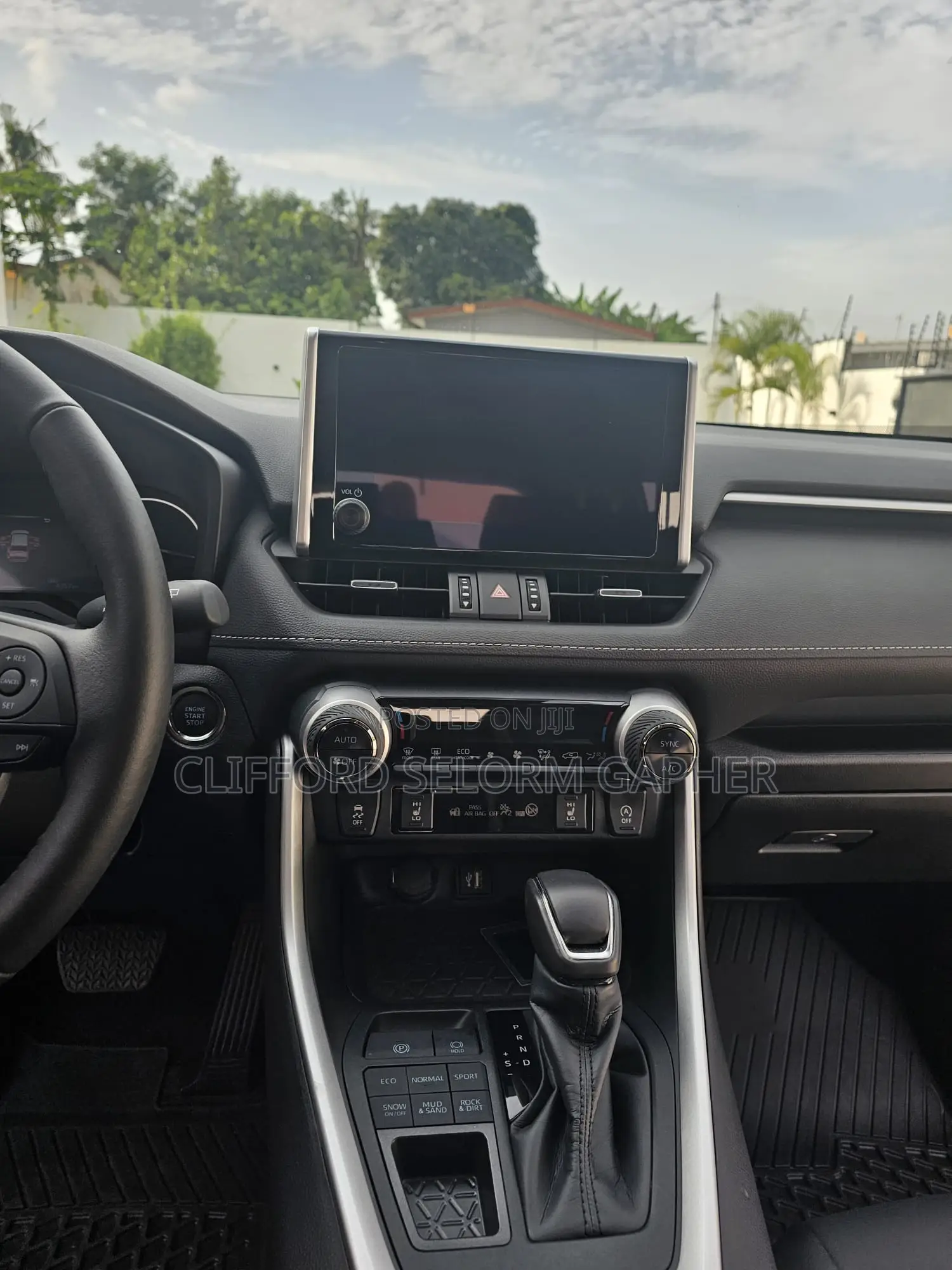 Toyota RAV4 XLE Premium AWD 2024 Gray