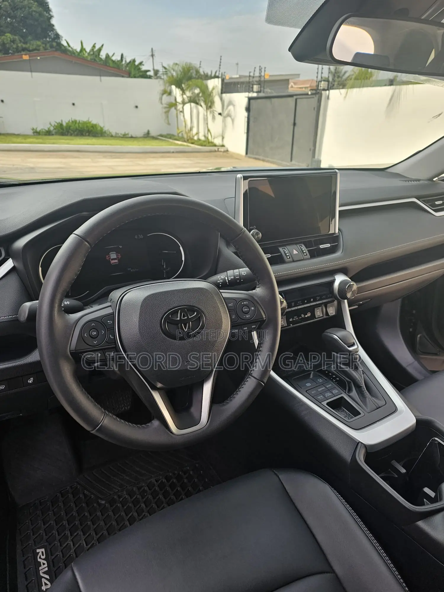 Toyota RAV4 XLE Premium AWD 2024 Gray