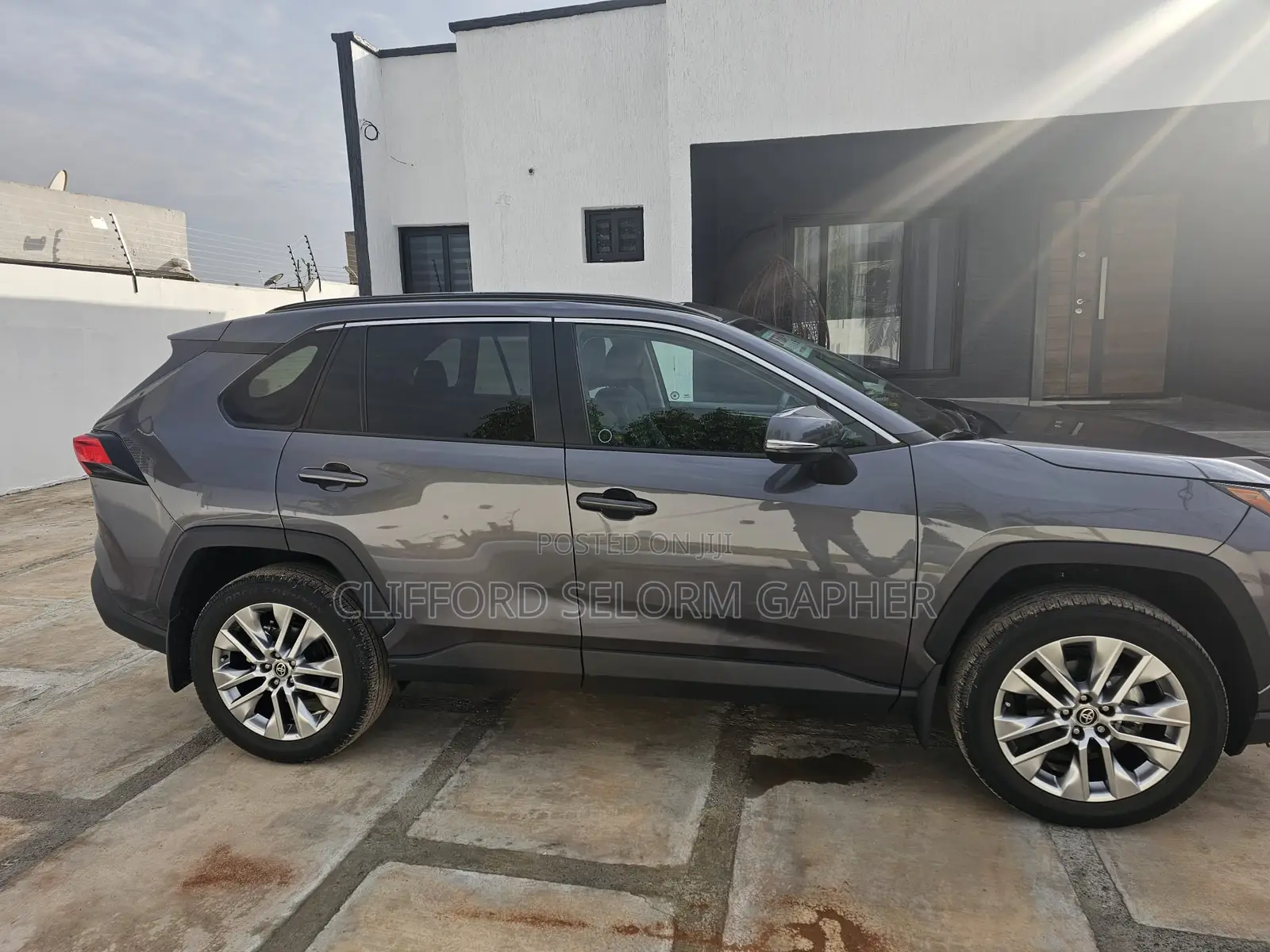 Toyota RAV4 XLE Premium AWD 2024 Gray
