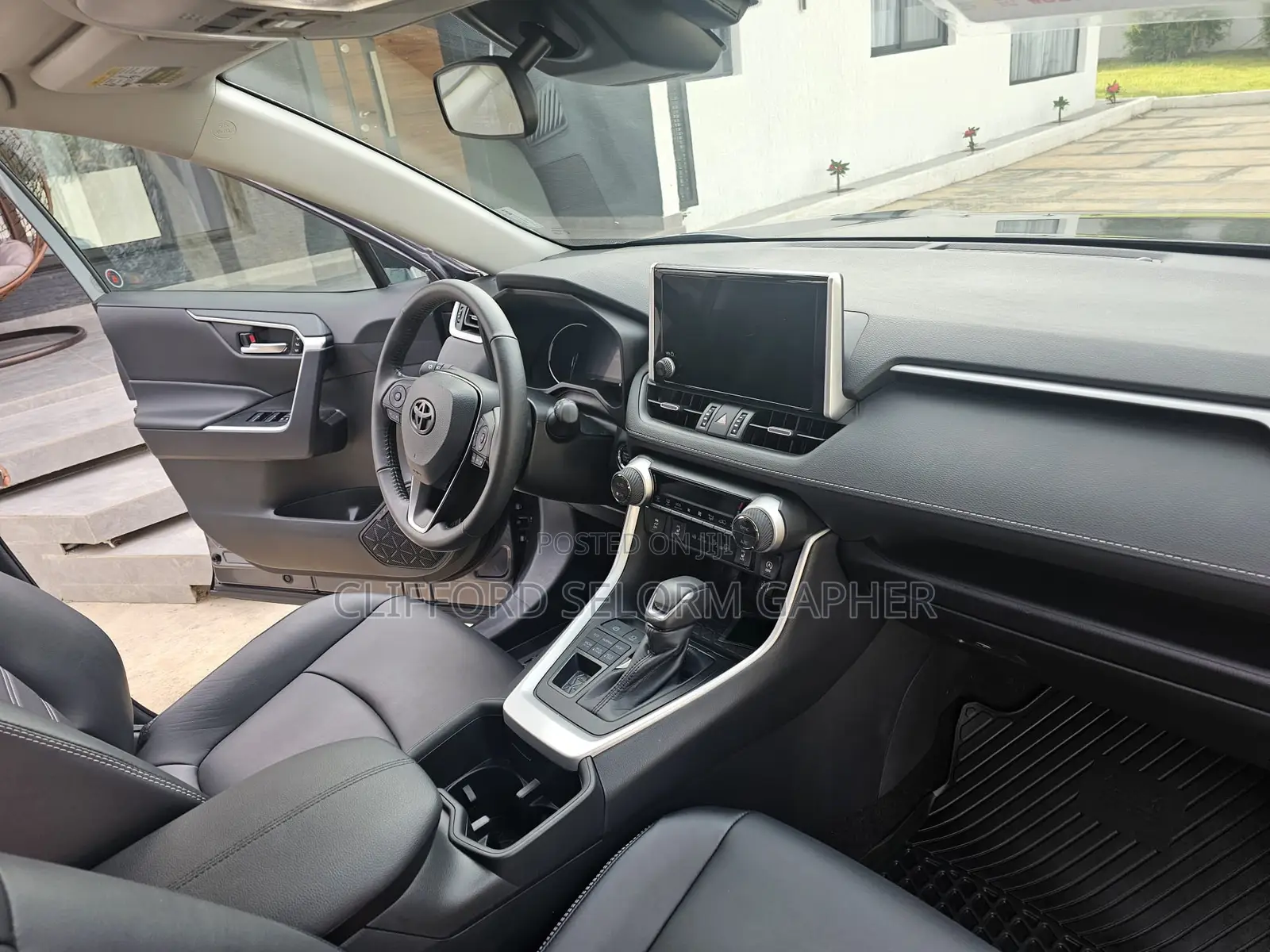Toyota RAV4 XLE Premium AWD 2024 Gray