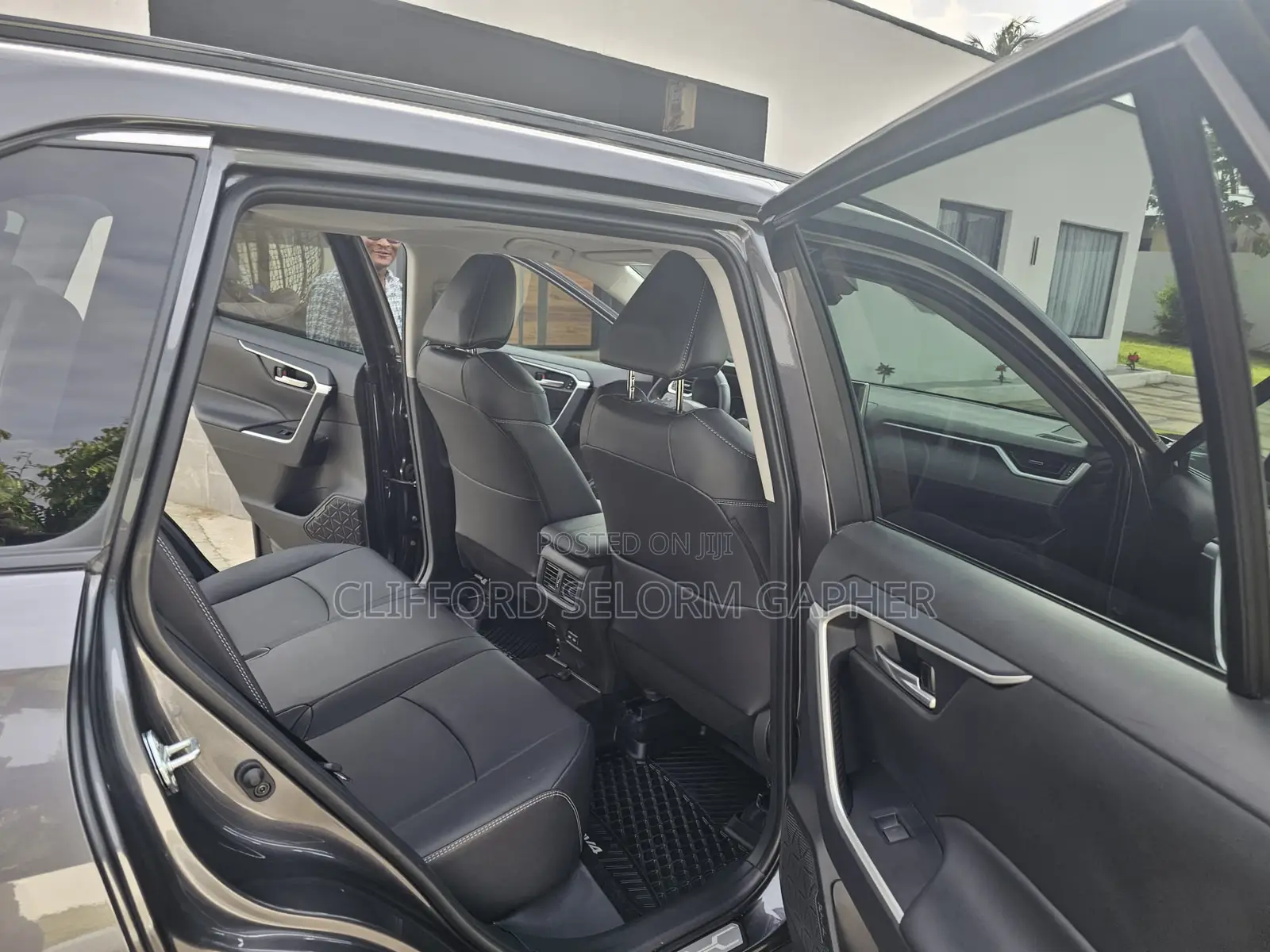 Toyota RAV4 XLE Premium AWD 2024 Gray