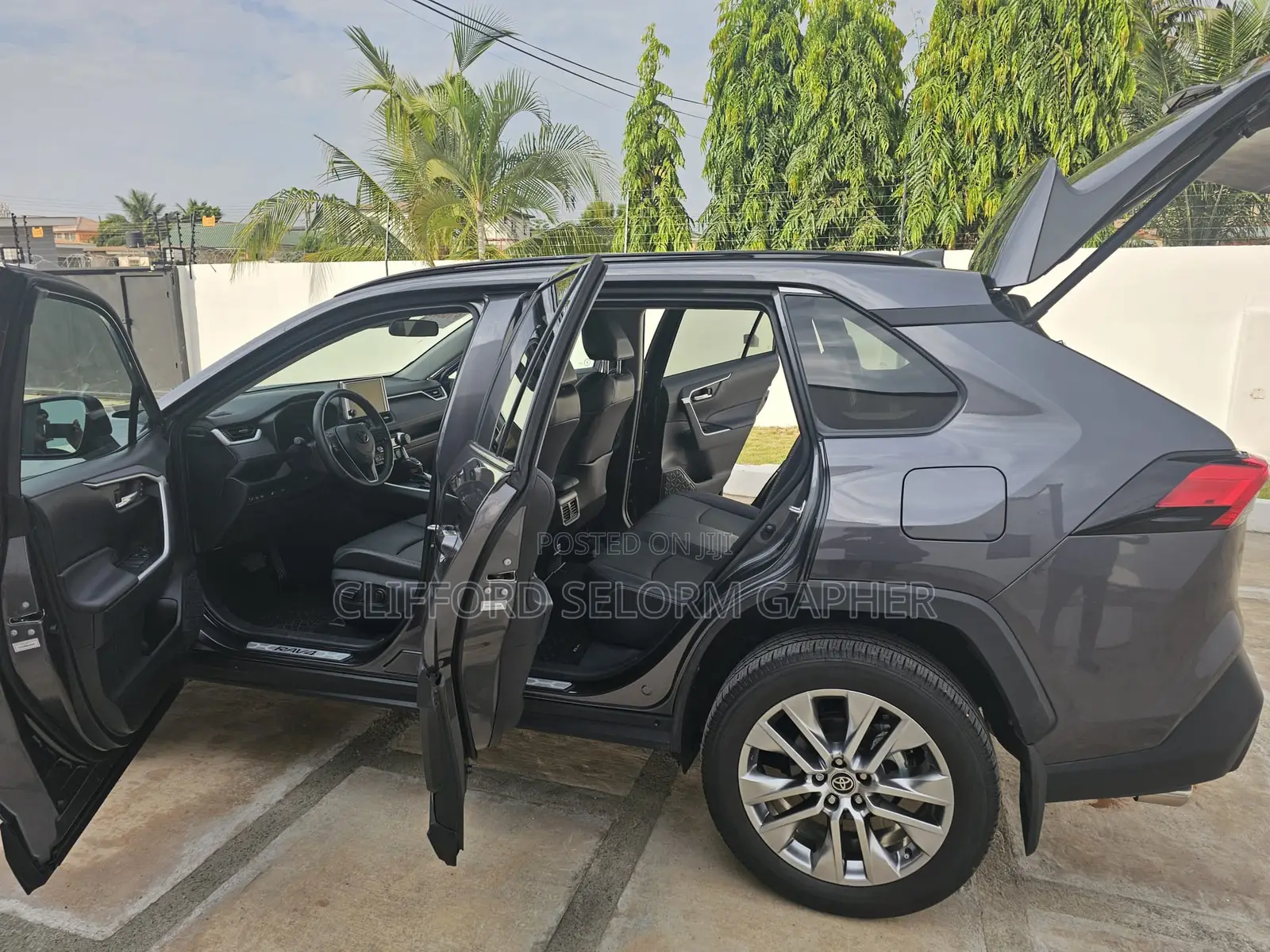 Toyota RAV4 XLE Premium AWD 2024 Gray