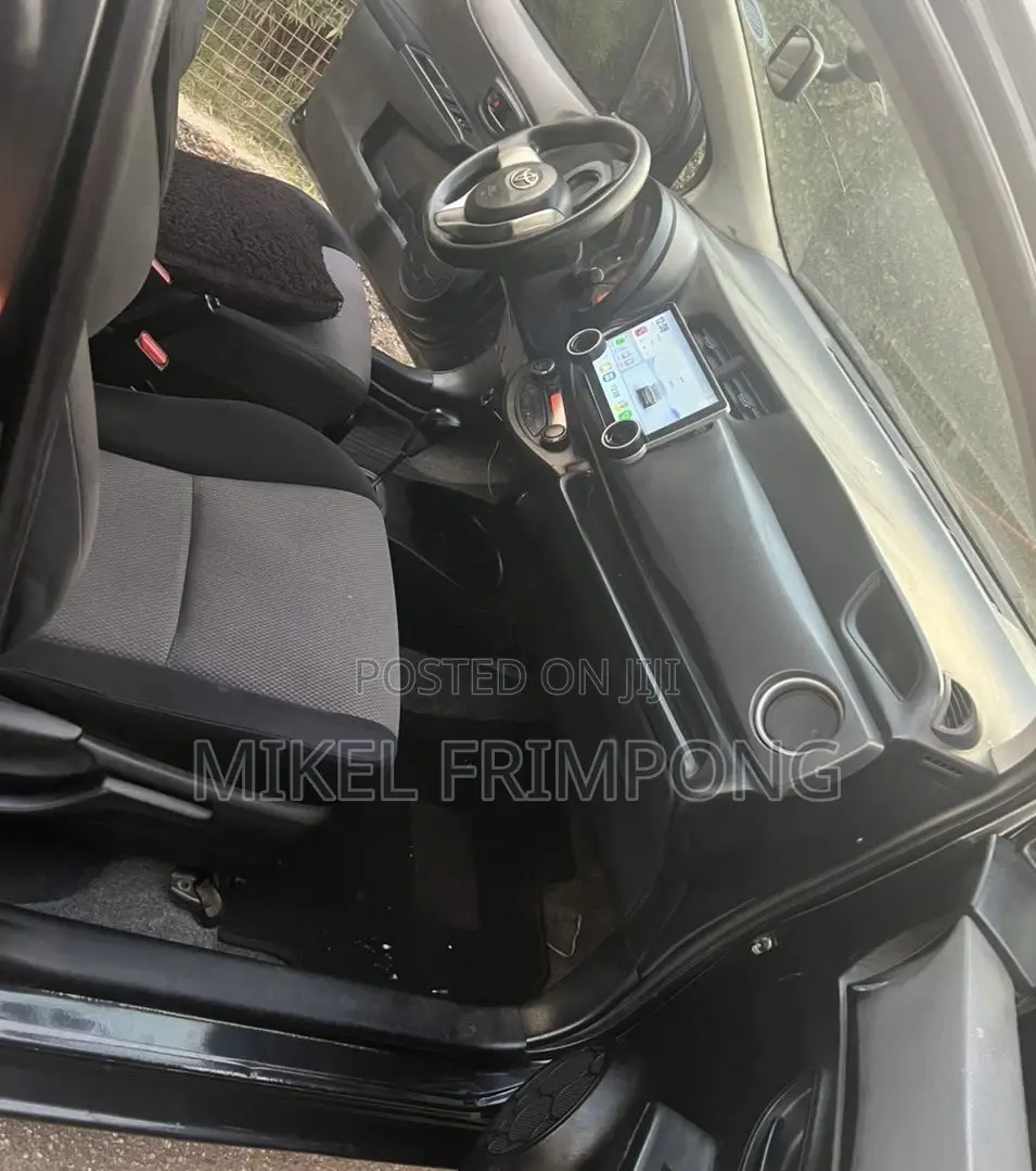 Toyota Vitz 1.3 AWD 3dr 2013 Black