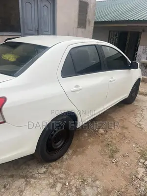 Toyota Yaris 2009 White
