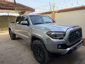 Toyota Tacoma SR5 Double Cab 6' Bed V6 AT 2023 Silver