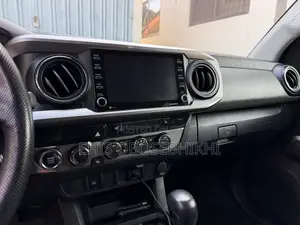 Toyota Tacoma SR5 Double Cab 6' Bed V6 AT 2023 Silver