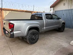 Toyota Tacoma SR5 Double Cab 6' Bed V6 AT 2023 Silver