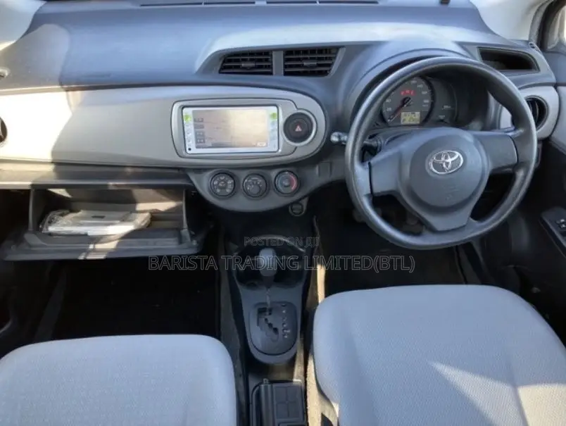 Toyota Vitz 1.3 AWD 5dr 2013 Black