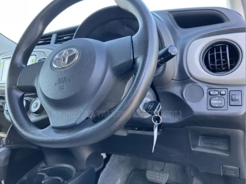 Toyota Vitz 1.3 AWD 5dr 2013 Black