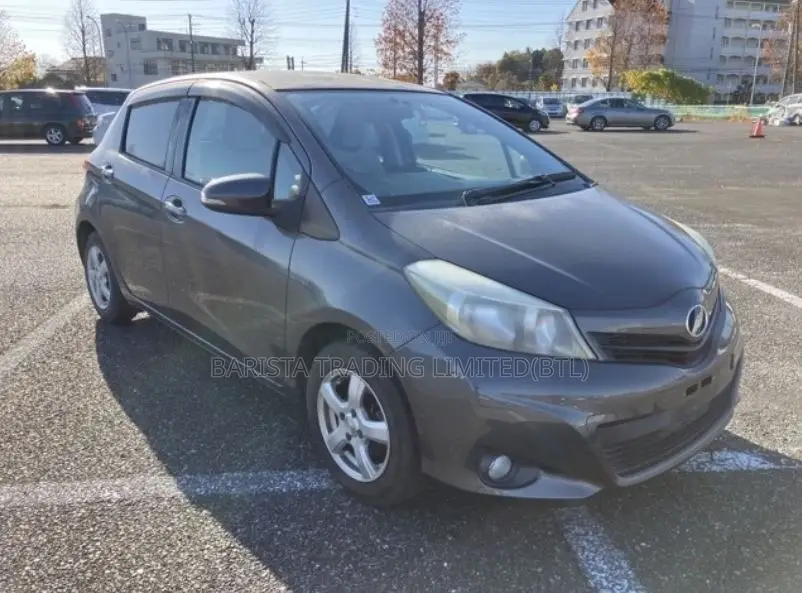 Toyota Vitz 1.3 AWD 5dr 2013 Black