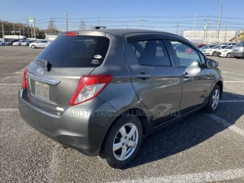 Toyota Vitz 1.3 AWD 5dr 2013 Black
