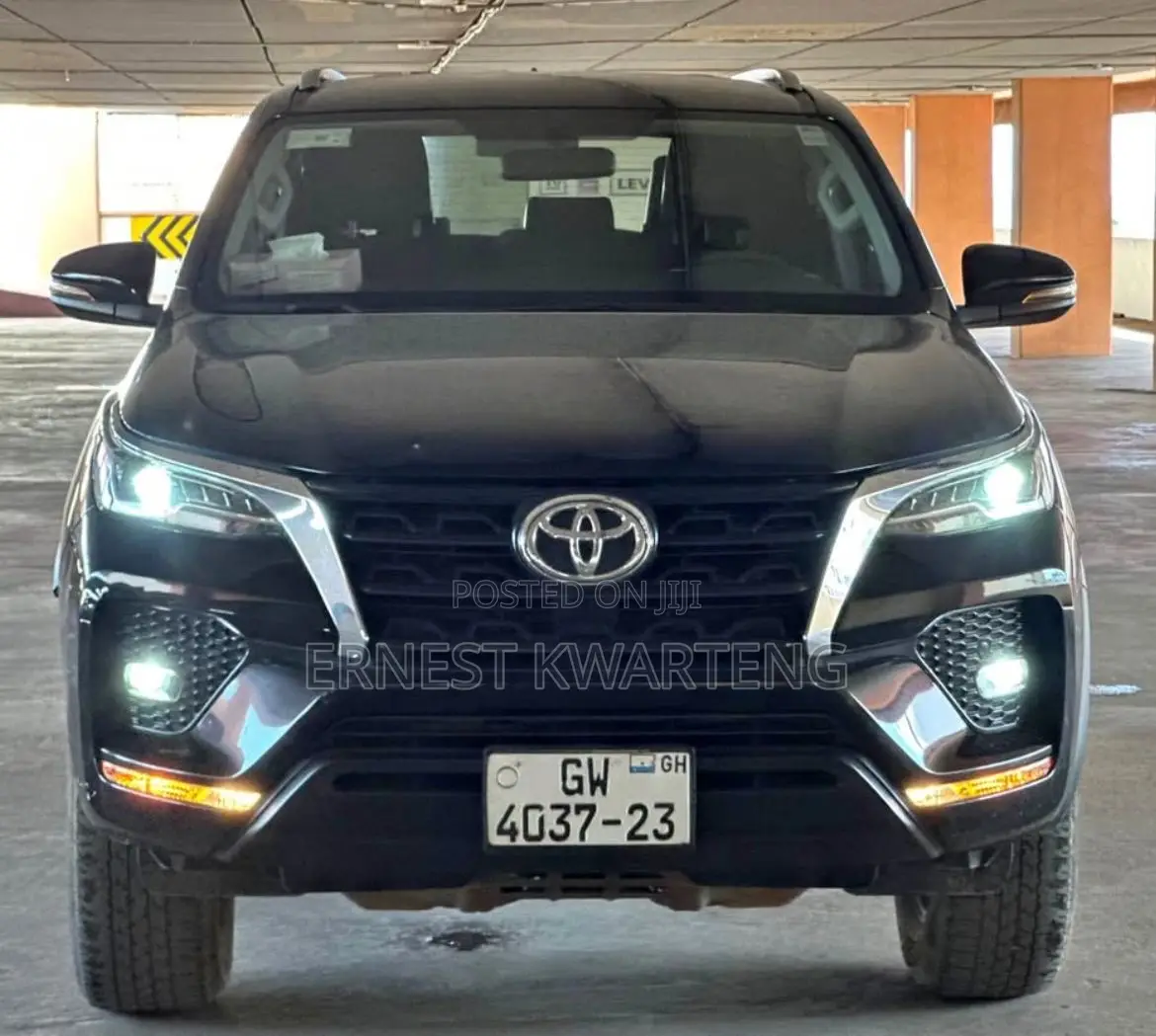 Toyota Fortuner 2.7 AWD 2023 Black