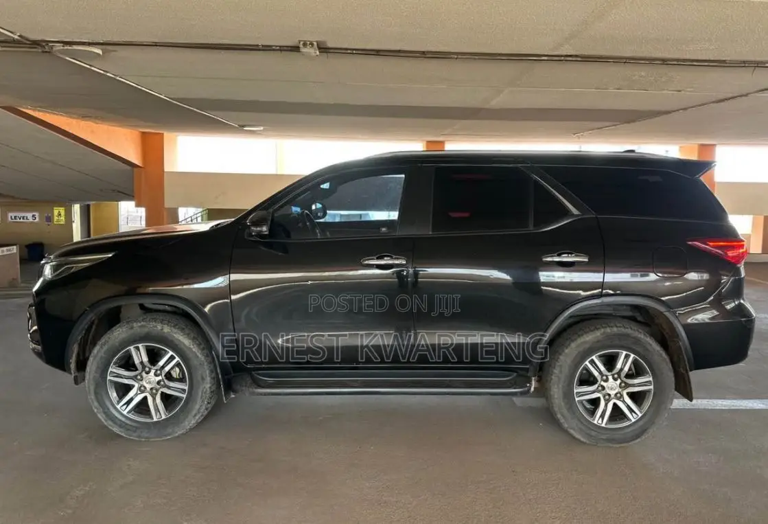 Toyota Fortuner 2.7 AWD 2023 Black