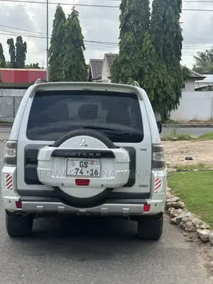 Mitsubishi Pajero 2016 White