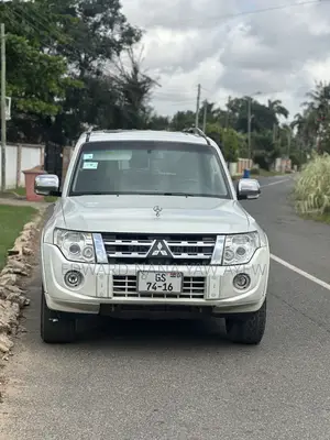Mitsubishi Pajero 2016 White