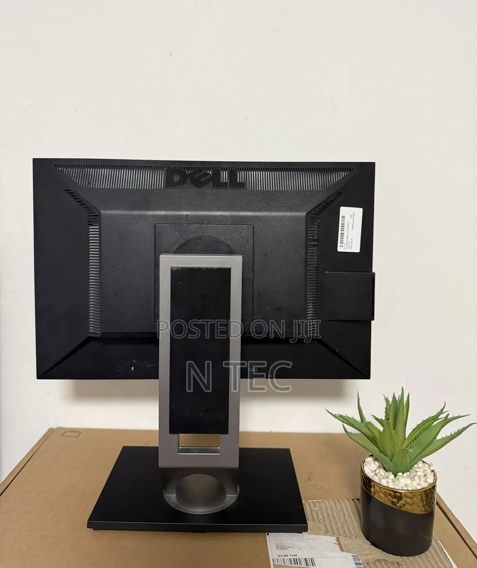 19 Inches Dell Monitor