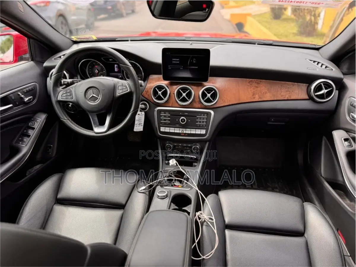 Mercedes-Benz GLA 250 2018 Red