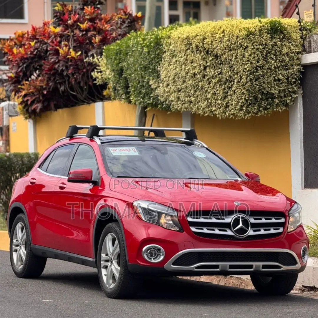 Mercedes-Benz GLA 250 2018 Red