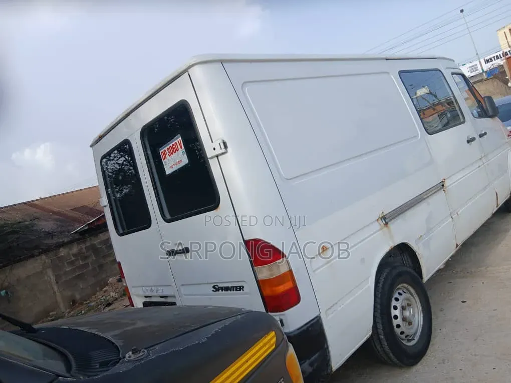 Mercedes-Benz Sprinter 2005 White