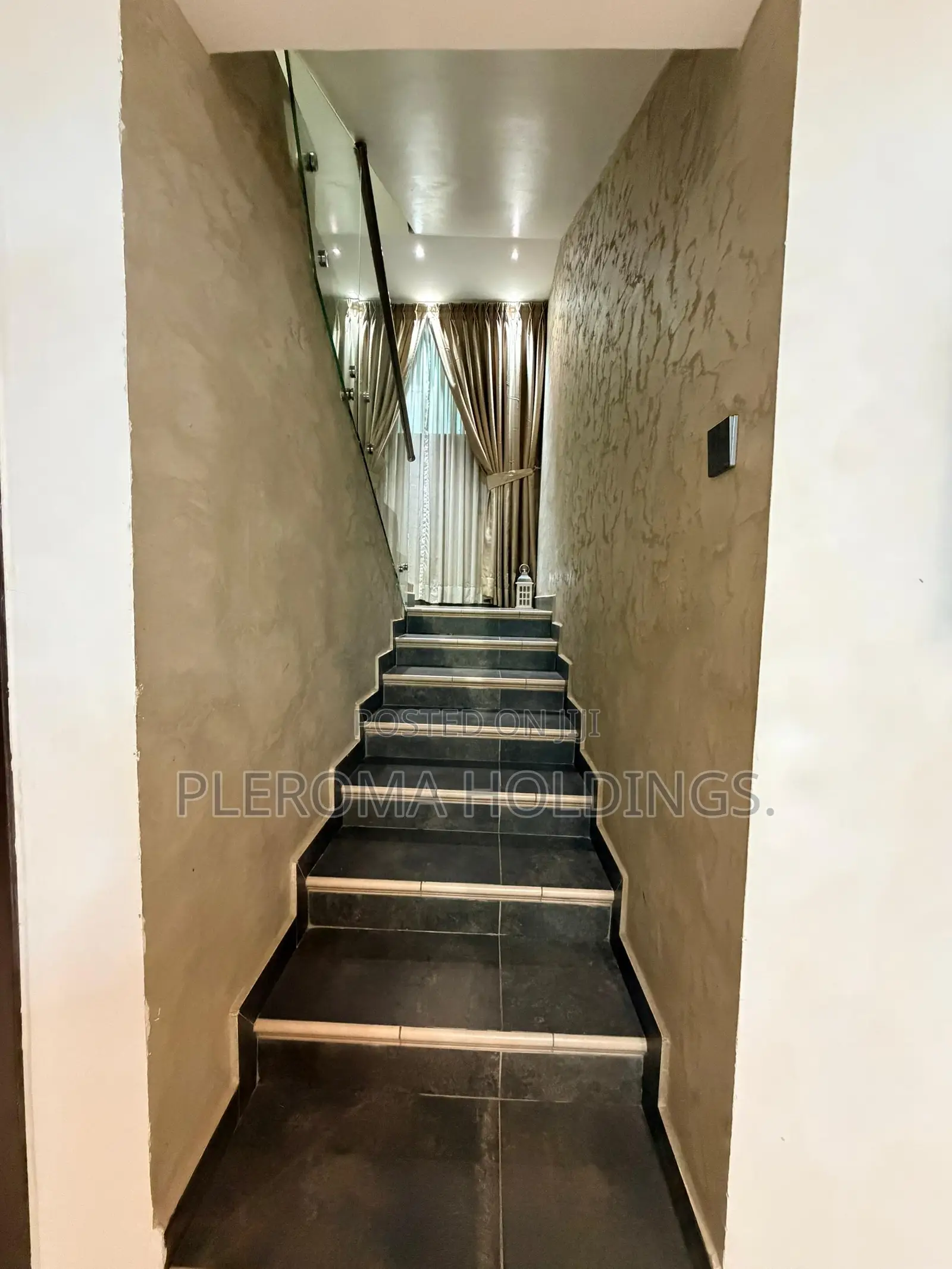 3bdrm Duplex in East Legon for sale