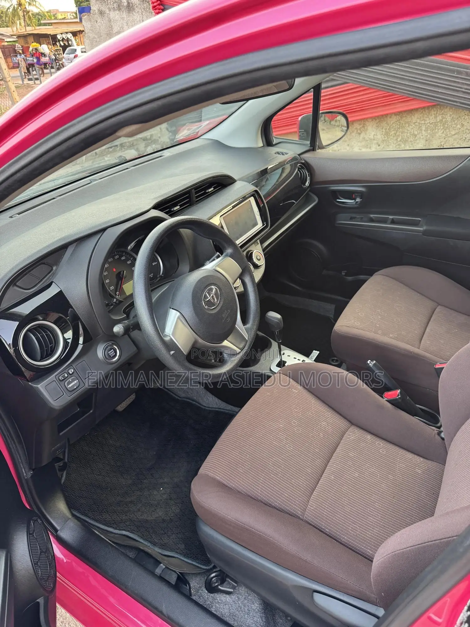 Toyota Vitz 1.3 FWD 5dr 2013 Pink