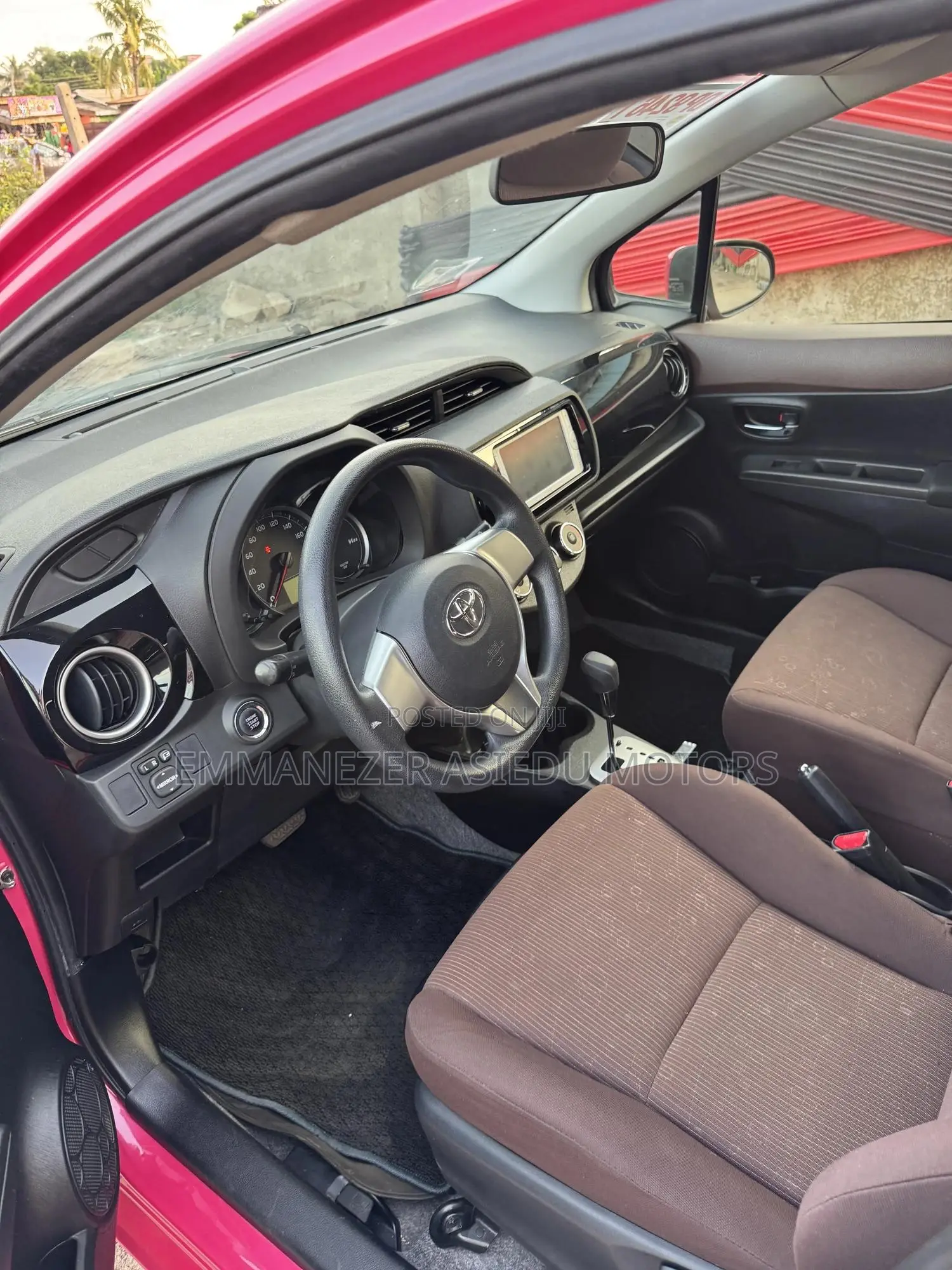 Toyota Vitz 1.3 FWD 5dr 2013 Pink