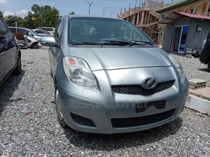 Toyota Vitz 1.3 FWD 3dr 2010 Silver