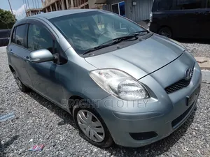 Toyota Vitz 1.3 FWD 3dr 2010 Silver