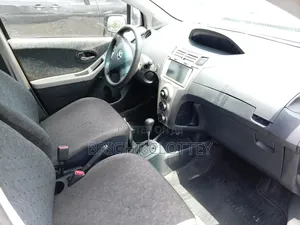 Toyota Vitz 1.3 FWD 3dr 2010 Silver