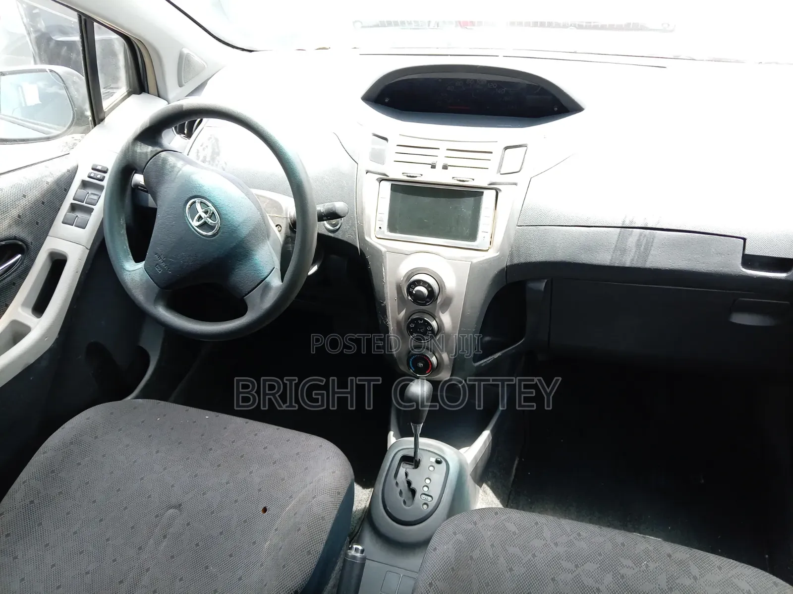 Toyota Vitz 1.3 FWD 3dr 2010 Silver