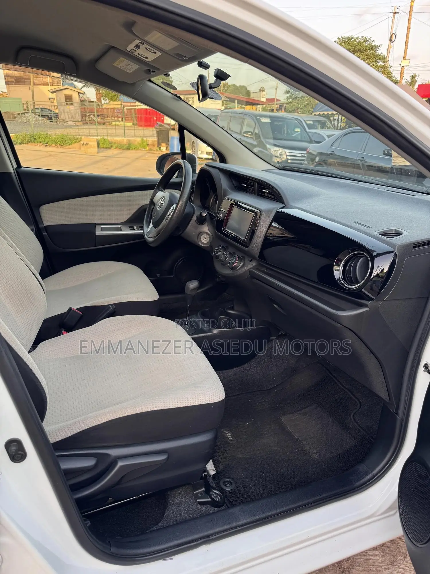 Toyota Vitz 1.3 FWD 5dr 2014 White