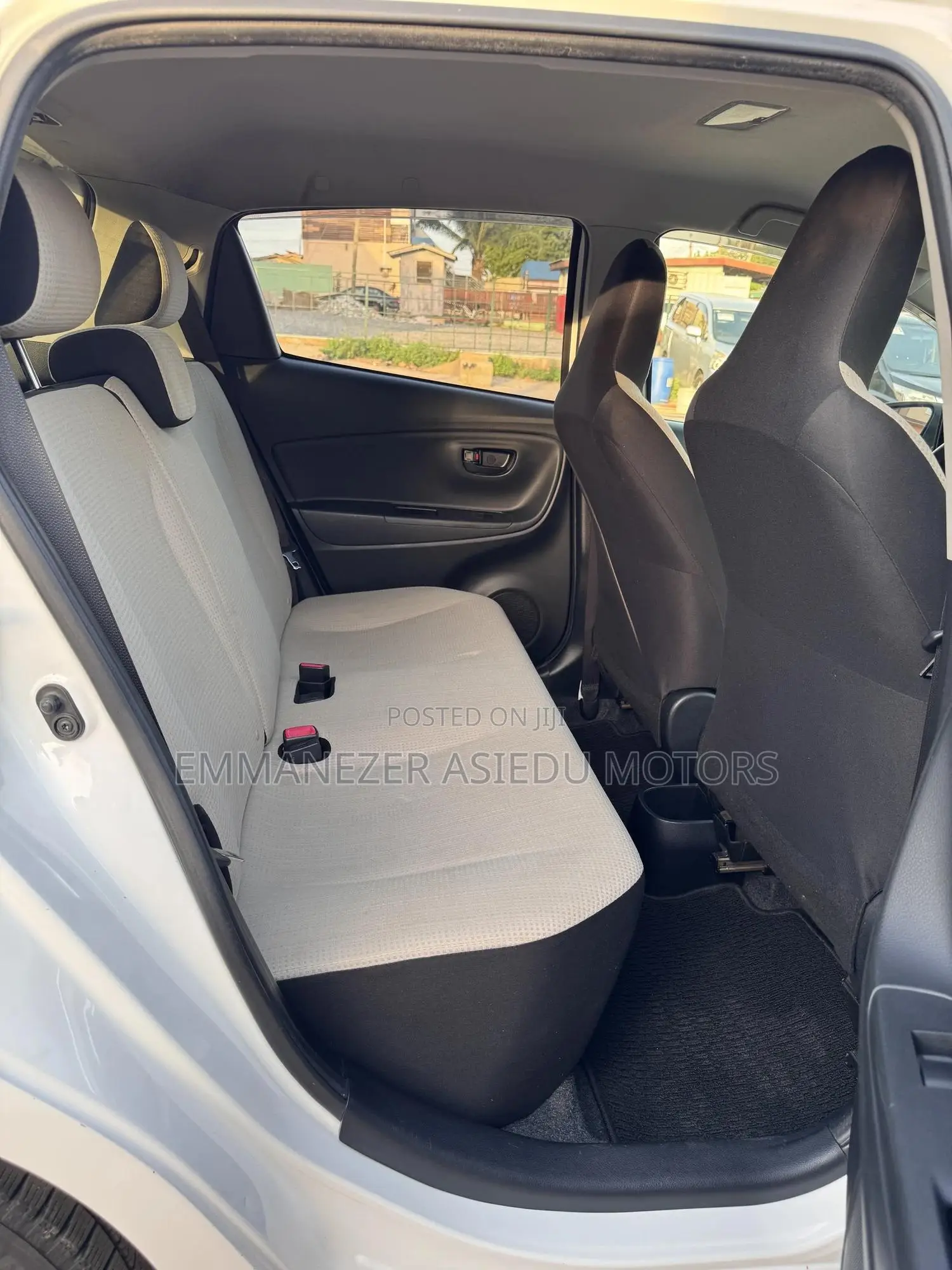 Toyota Vitz 1.3 FWD 5dr 2014 White