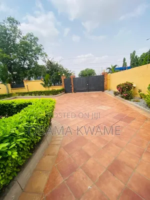 4bdrm House in Laryea Homes, Police Station for rent