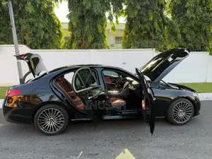 Mercedes-Benz C300 2023 Black
