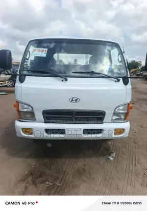 2003 Hyundai2 Mighty Towing Truck