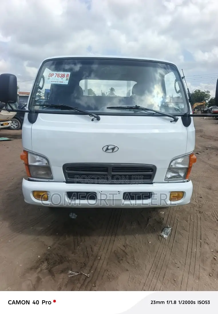 2003 Hyundai2 Mighty Towing Truck