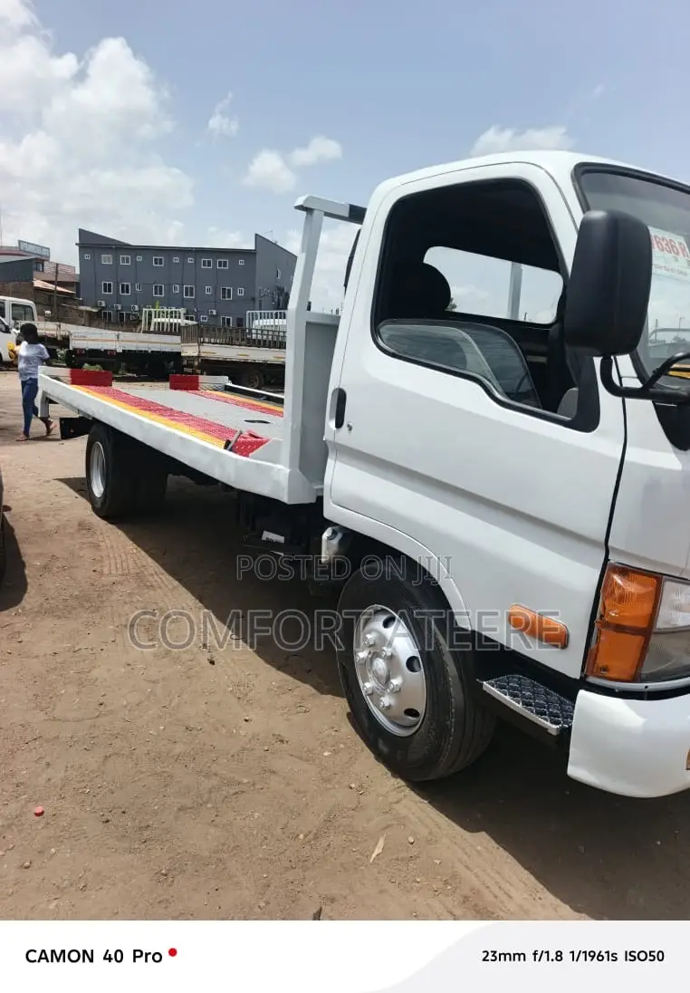 2003 Hyundai2 Mighty Towing Truck