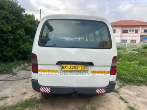 Toyota HiAce 2010 White