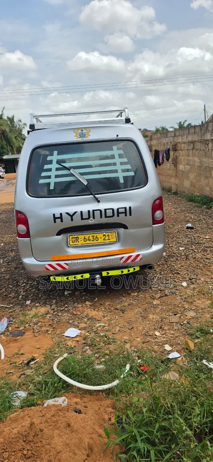 Hyundai H-100 2003 Silver