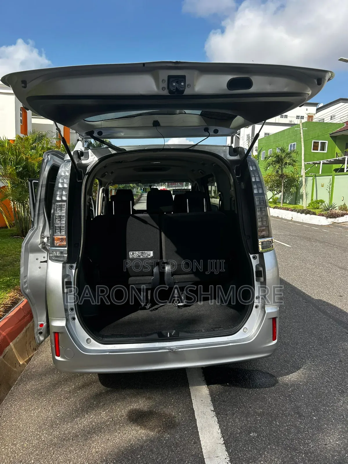 Toyota Voxy 2016 Silver