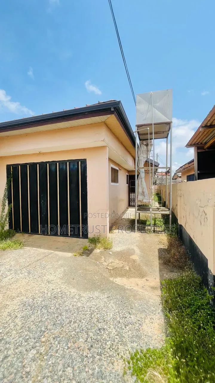 4bdrm House in Achimota Mile 7 for sale