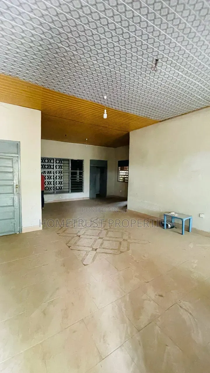 4bdrm House in Achimota Mile 7 for sale