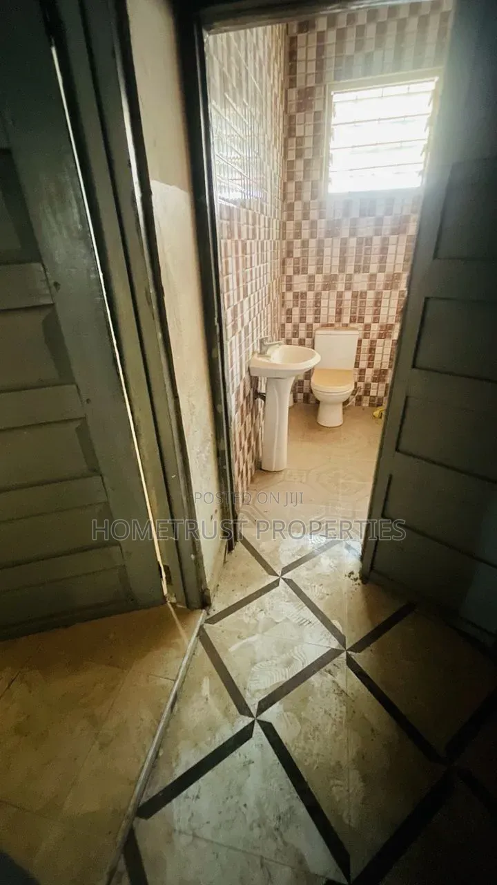 4bdrm House in Achimota Mile 7 for sale
