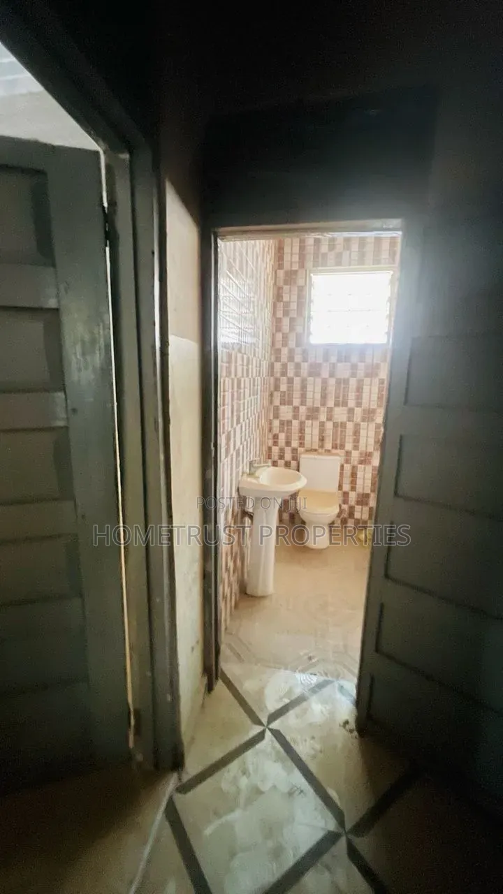 4bdrm House in Achimota Mile 7 for sale