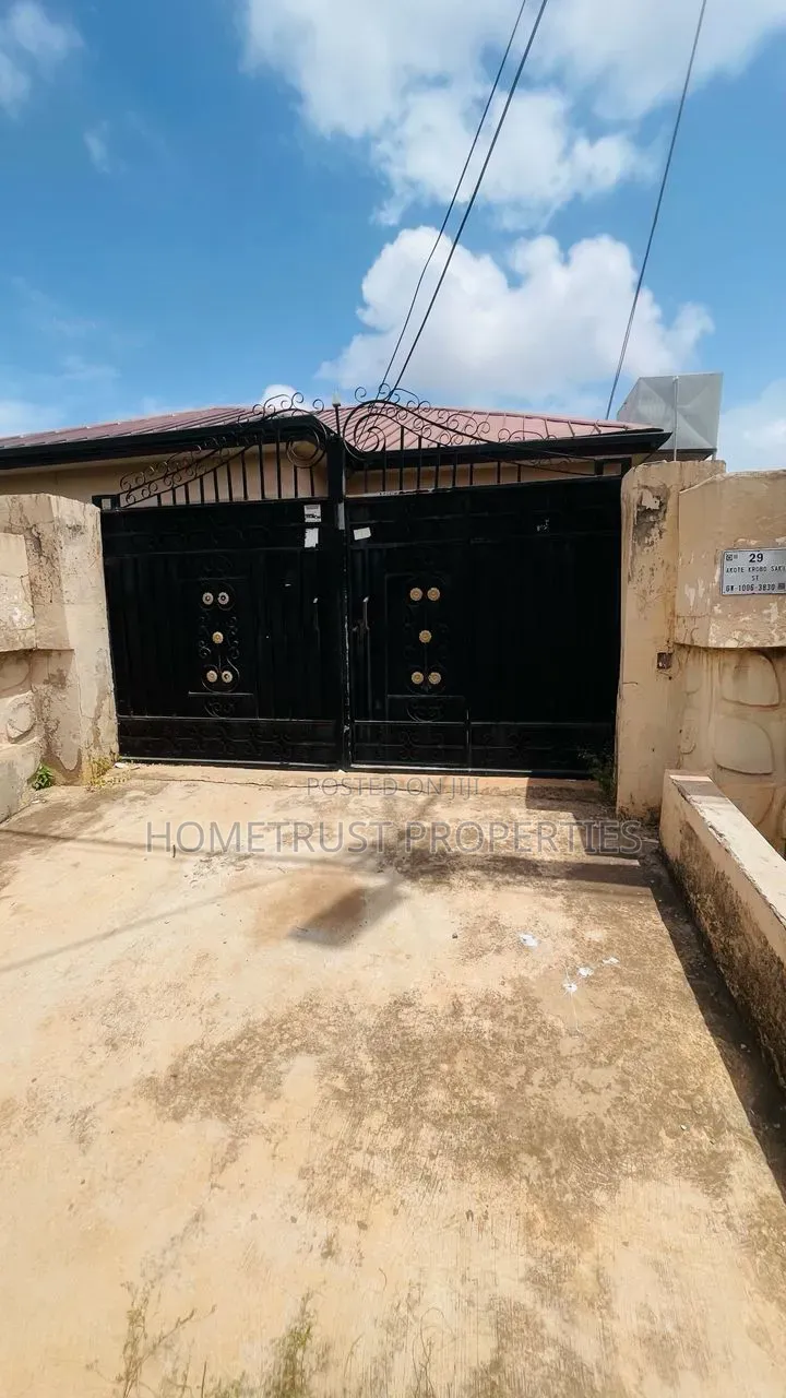 4bdrm House in Achimota Mile 7 for sale