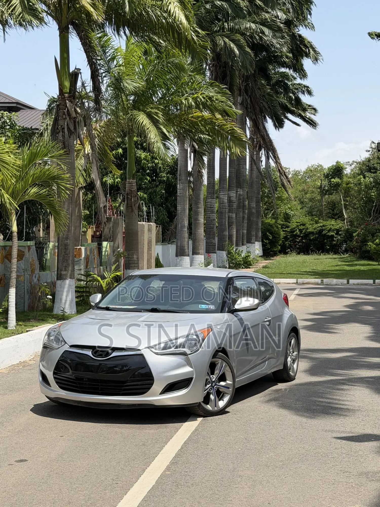 Hyundai Veloster 3dr Hatchback w/Black Interior (1.6L 4cyl 6AM) 2015