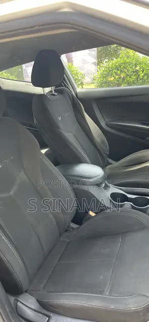 Hyundai Veloster 3dr Hatchback w/Black Interior (1.6L 4cyl 6AM) 2015
