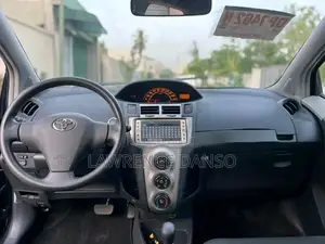 Toyota Vitz 2010 Black