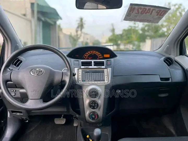 Toyota Vitz 2010 Black